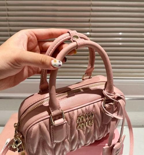 MIUMIU ピンク ショルダーバッグ