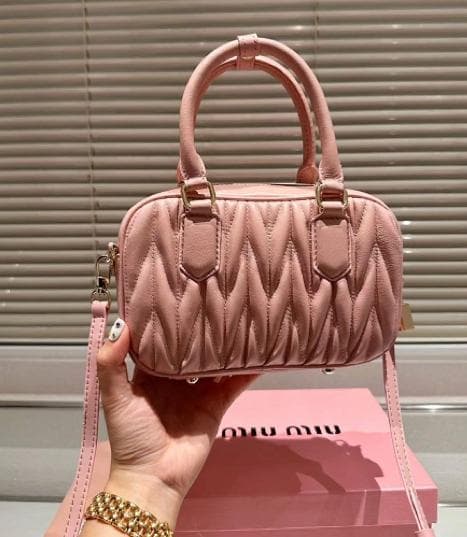 MIUMIU ピンク ショルダーバッグ