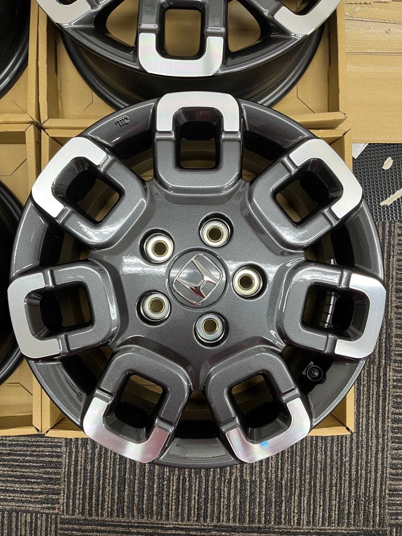 フリード15インチ 純正アルミホイール ２本①