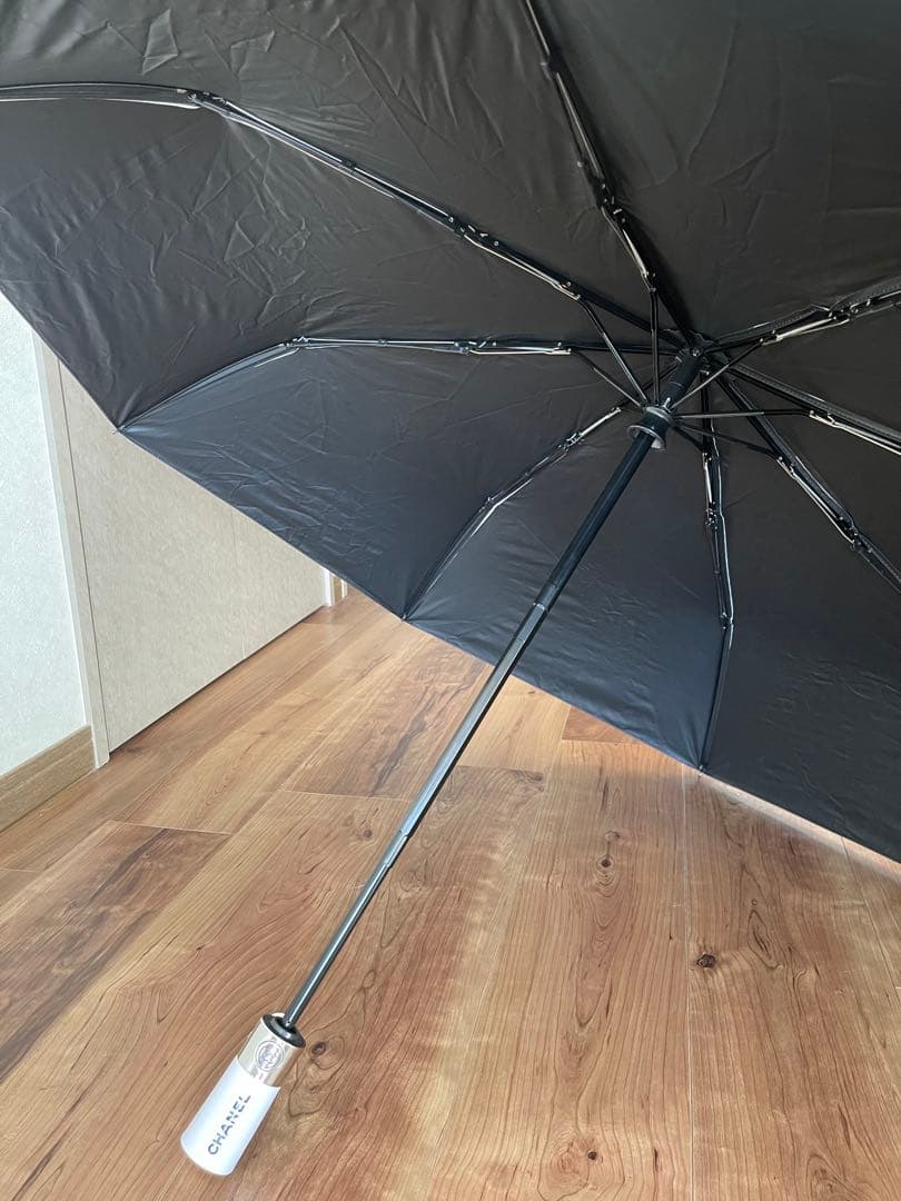 シャネル ノベルティ ホワイトxブラックココマーク 折りたたみ傘 晴雨兼用