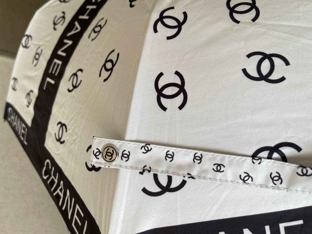 シャネル ノベルティ ホワイトxブラックココマーク 折りたたみ傘 晴雨兼用