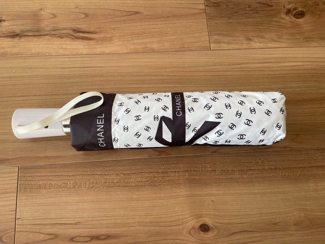 シャネル ノベルティ ホワイトxブラックココマーク 折りたたみ傘 晴雨兼用