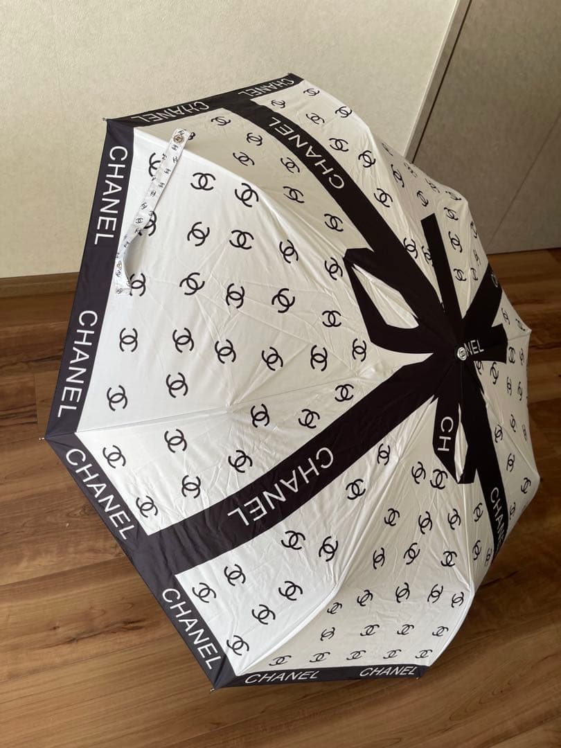 シャネル ノベルティ ホワイトxブラックココマーク 折りたたみ傘 晴雨兼用