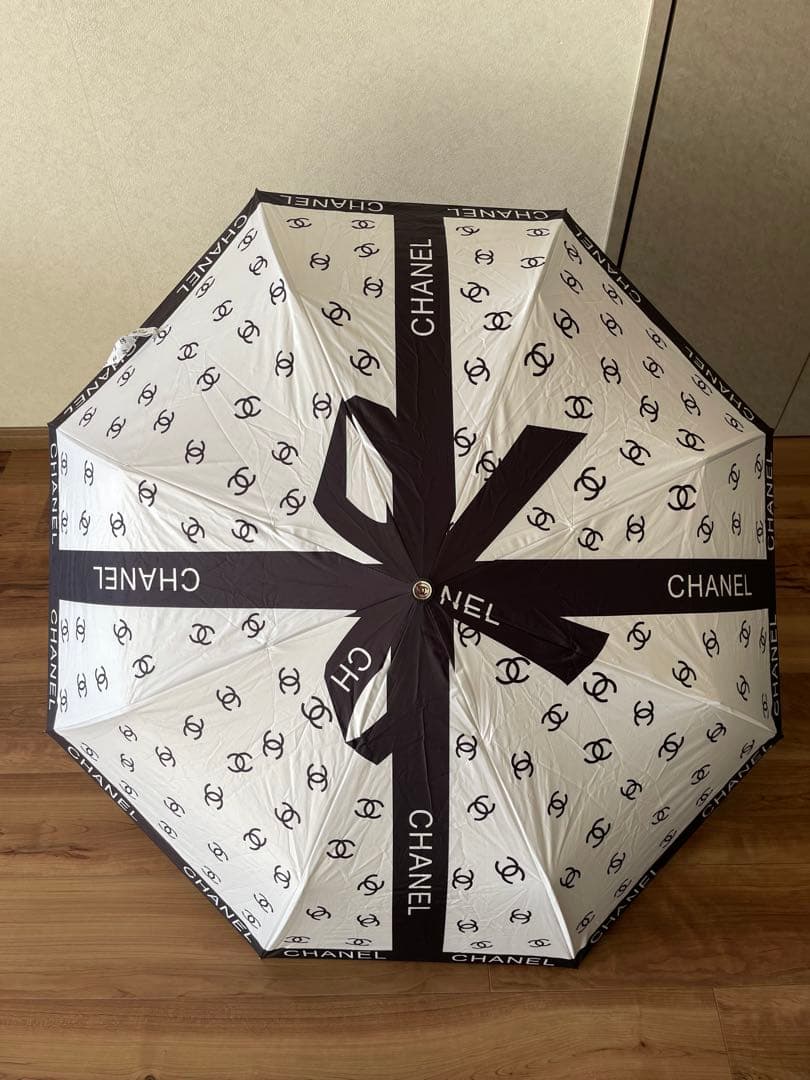 シャネル ノベルティ ホワイトxブラックココマーク 折りたたみ傘 晴雨兼用