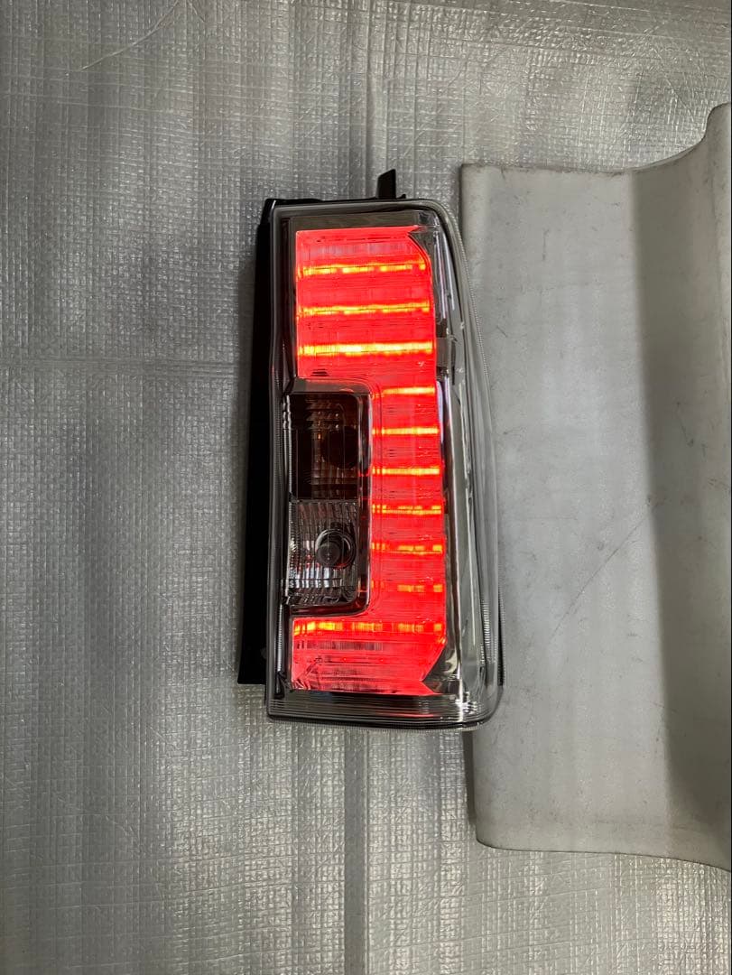 福★タントカスタムLA600S右純正テールランプ★インナーメッキ★良品★