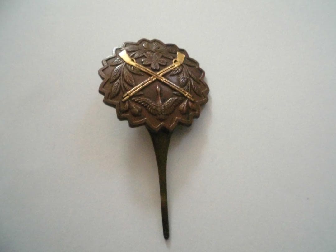 金属製 銃器デザイン バッジ 海軍小銃射撃優等章