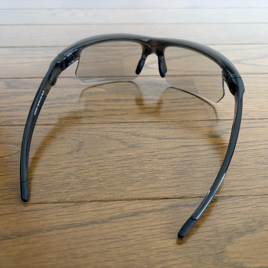 オークリー　BiSphaera　調光レンズ　clear to black