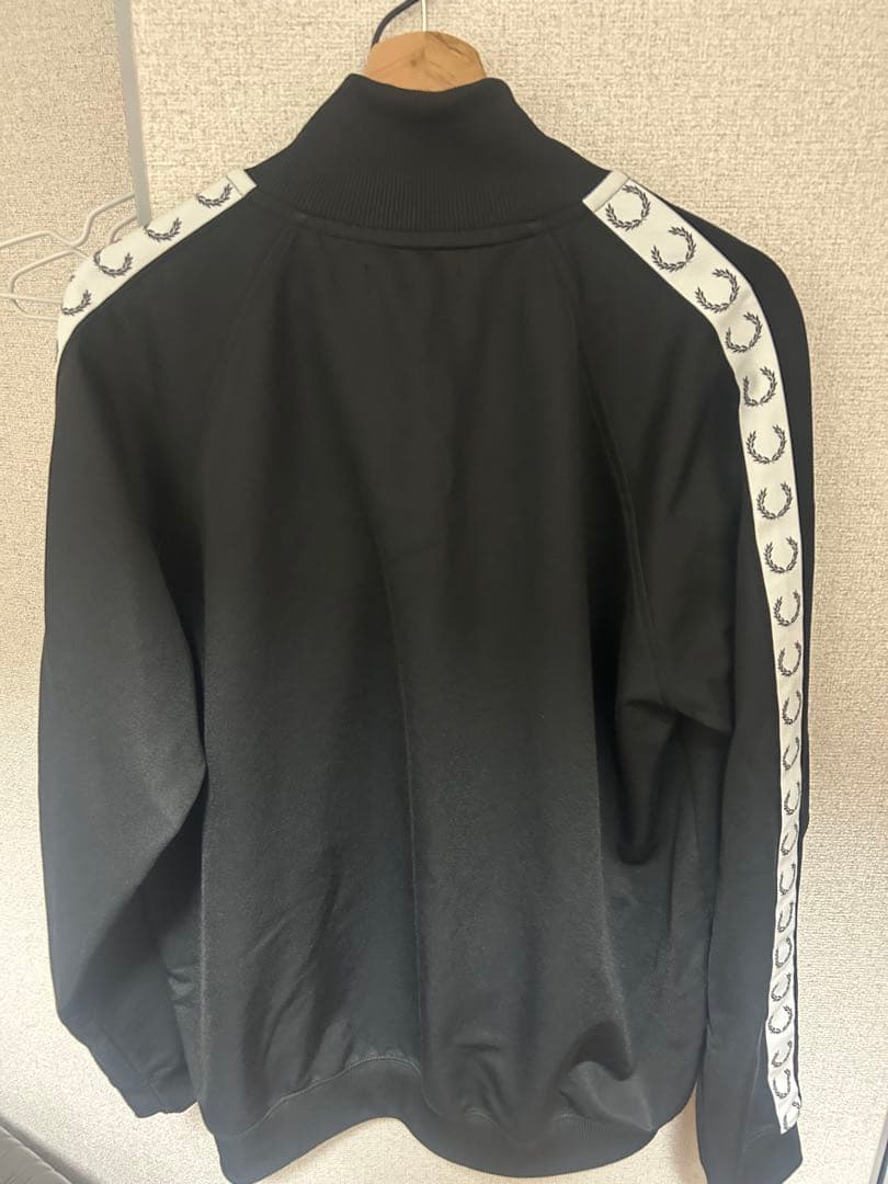 フレッドペリートラックジャケット　Taped Track Jacket