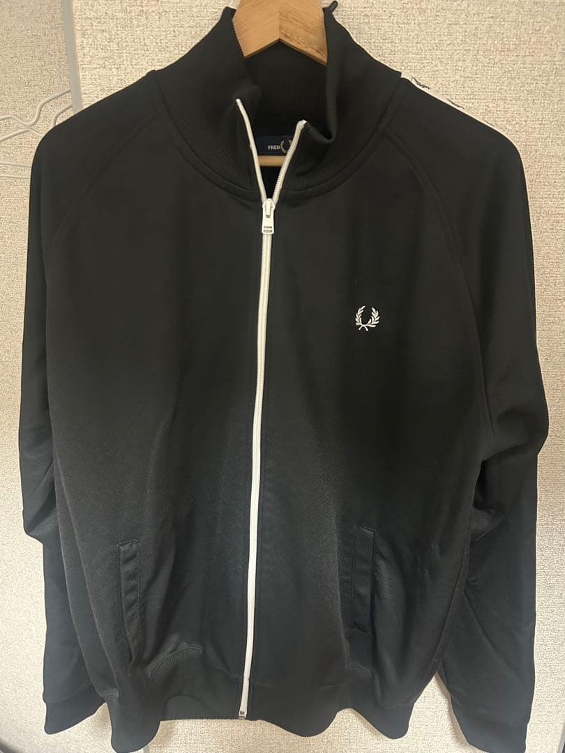 フレッドペリートラックジャケット　Taped Track Jacket