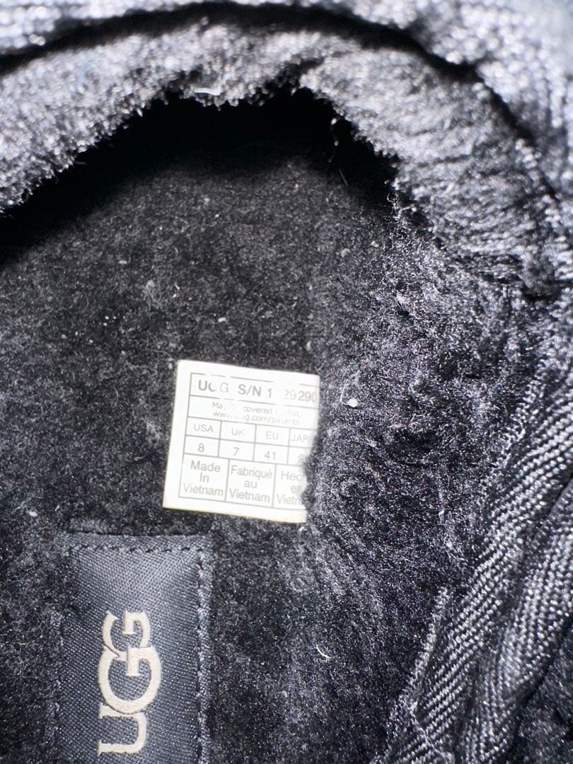 アグ　クラシックスリッポン