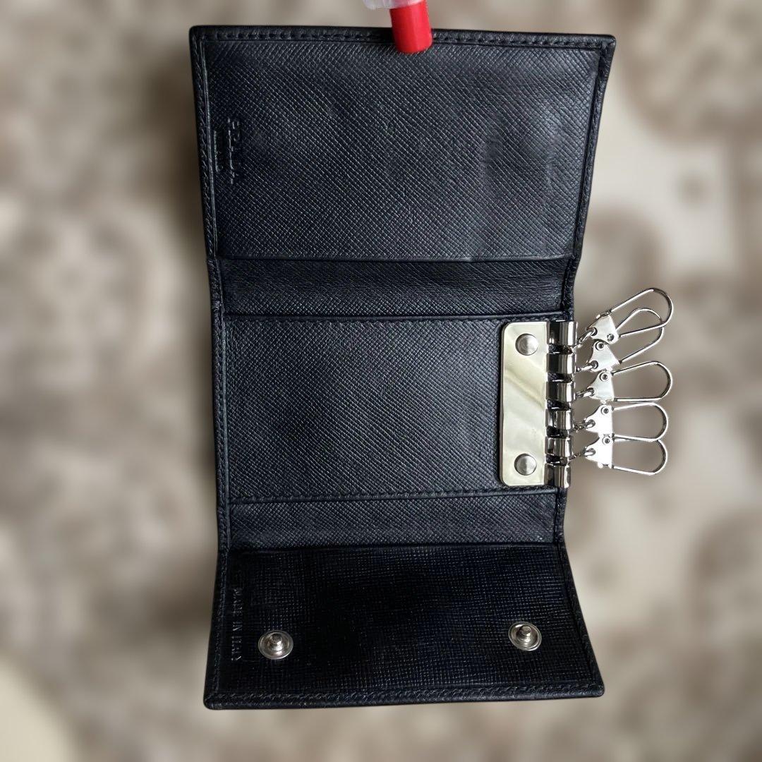 早い者勝ち❣️プラダ 5連 キーケース ブラック 三角プレート　サフィアーノレザー