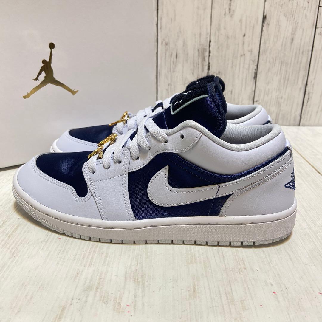 新品・未使用⭐️ナイキ エアジョーダン1 ロー \"フットボールグレー\" 26cm