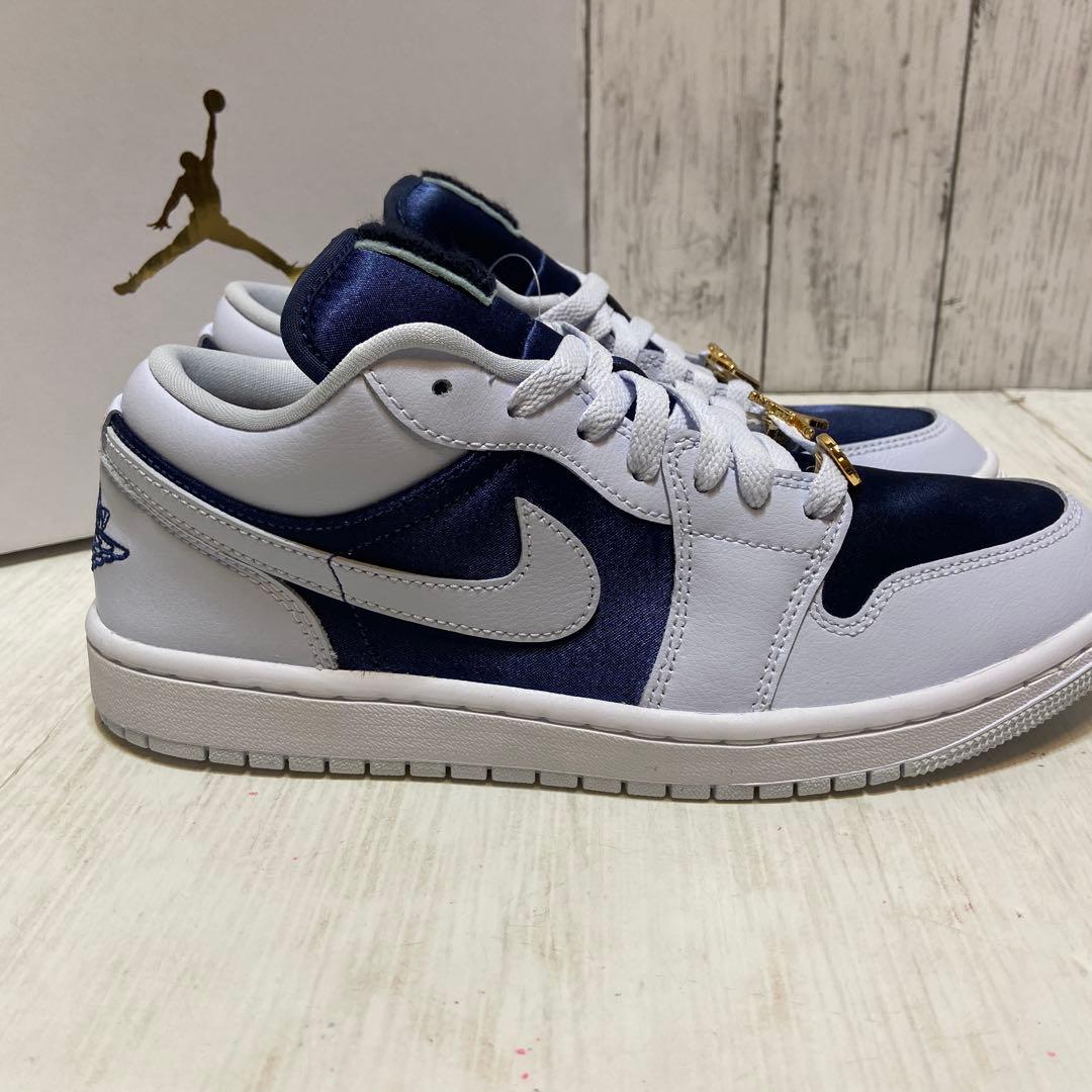 新品・未使用⭐️ナイキ エアジョーダン1 ロー \"フットボールグレー\" 26cm