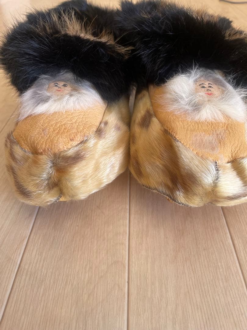 カナダ　イヌイット手作り　皮製ルームシューズ