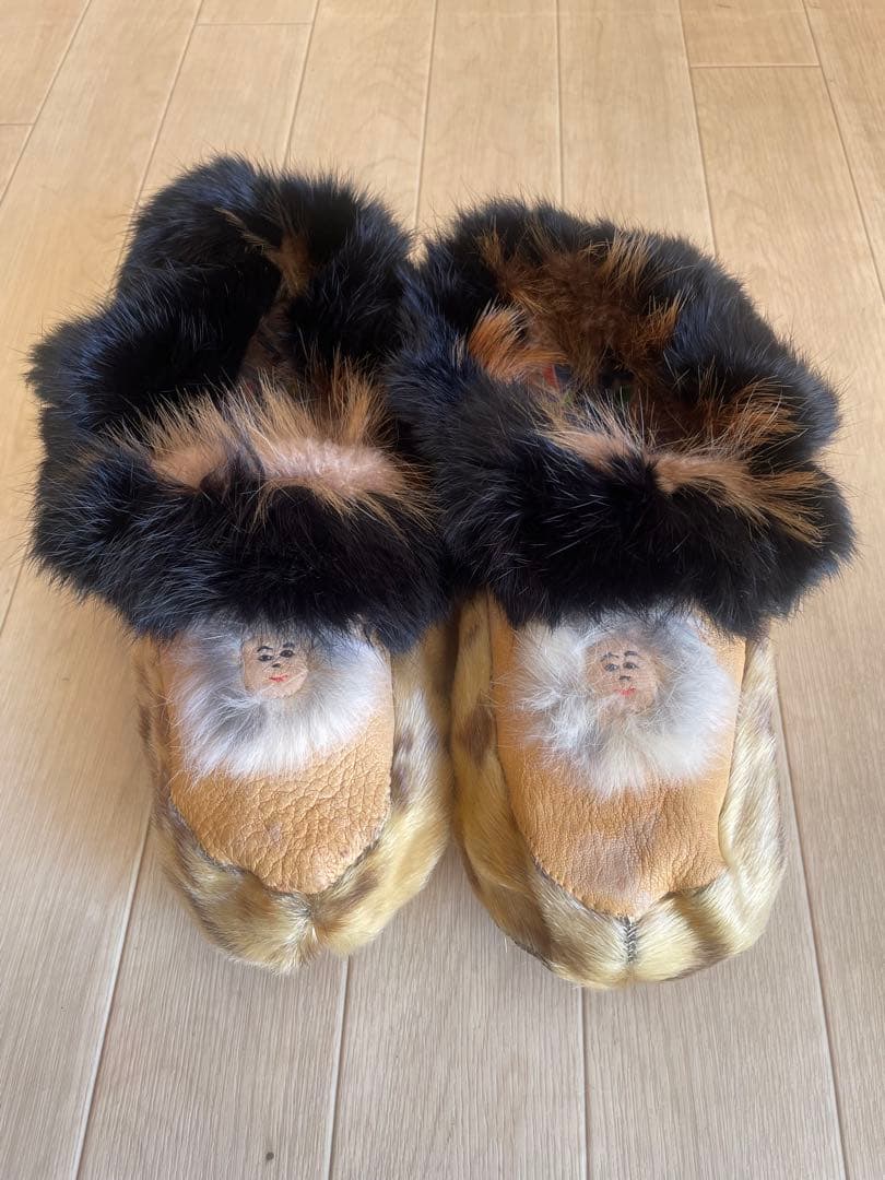 カナダ　イヌイット手作り　皮製ルームシューズ