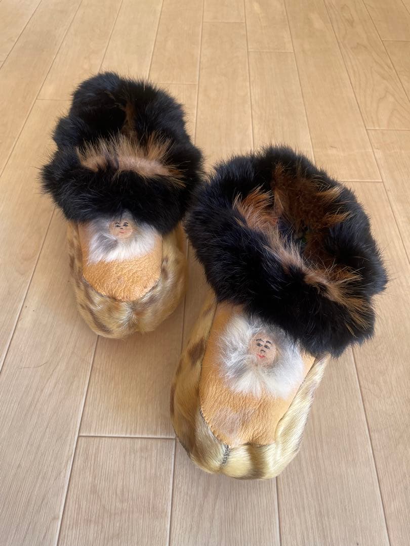 カナダ　イヌイット手作り　皮製ルームシューズ