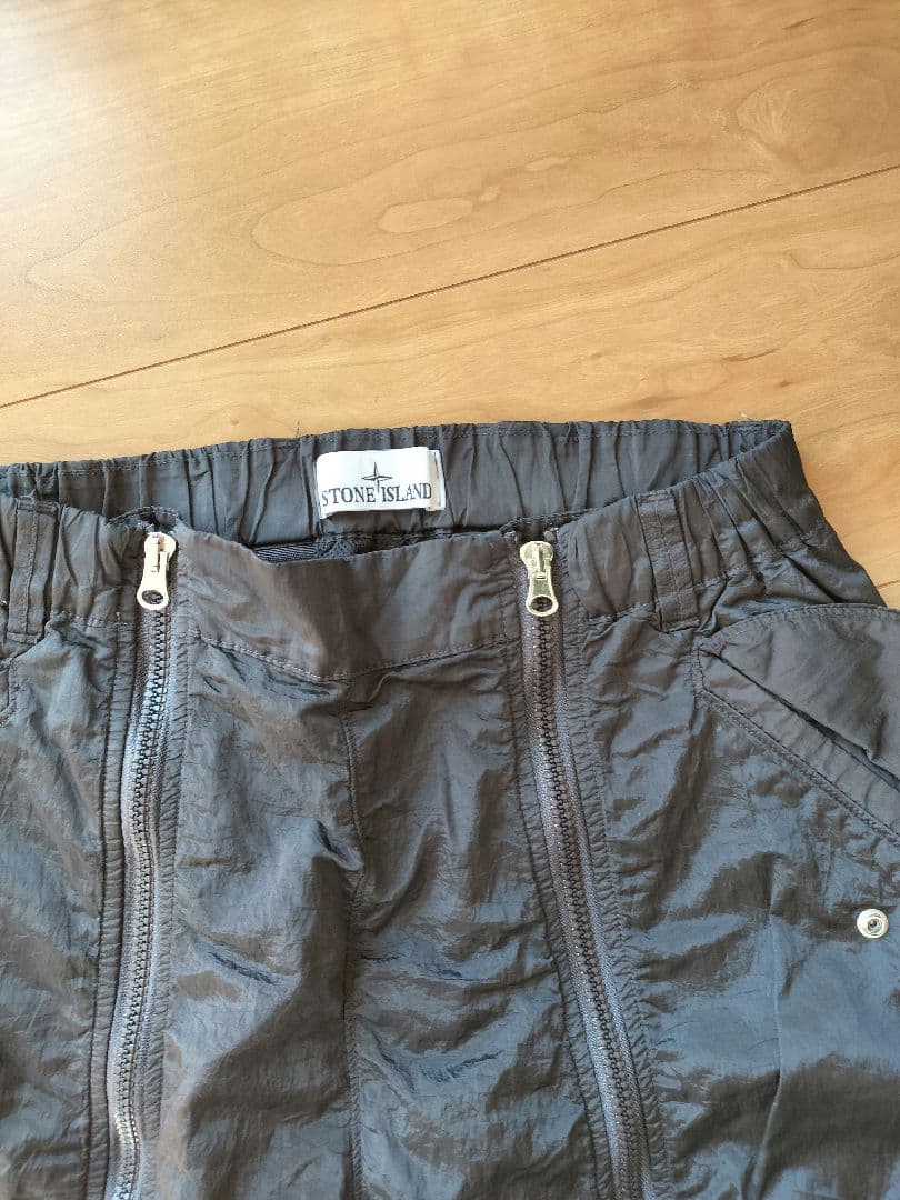 値*。様 Stone ナイロンメタル フロントジップカーゴパンツ