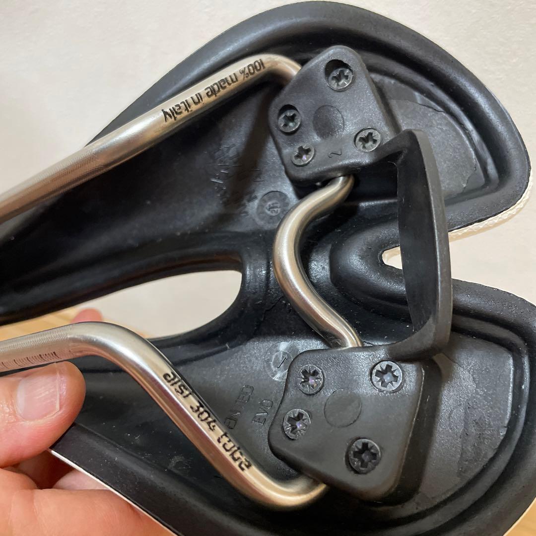 Selle SMP Hells ホワイトサドル E-Bike対応