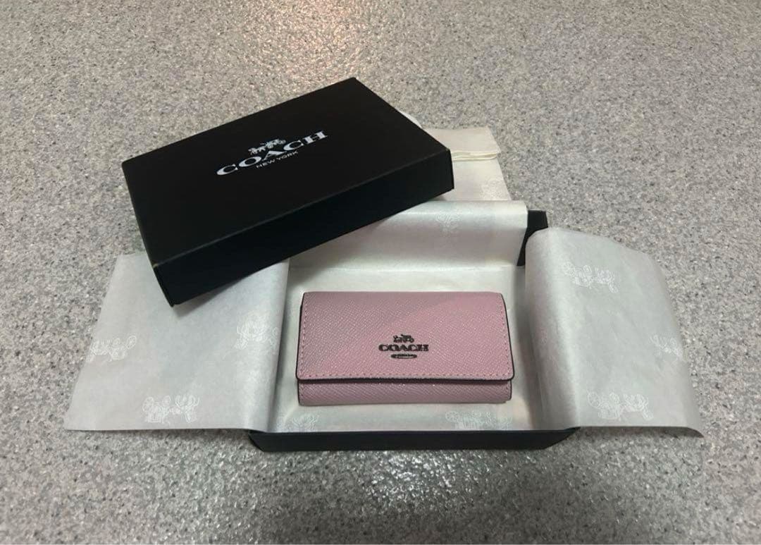 COACH ピンク レザー キーケース 箱付き