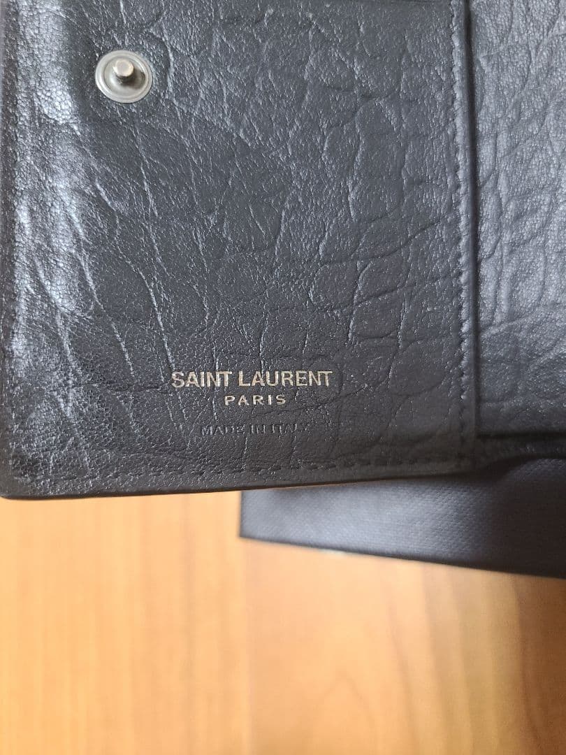 YSL ブラックレザー 二つ折り財布 クロコ型