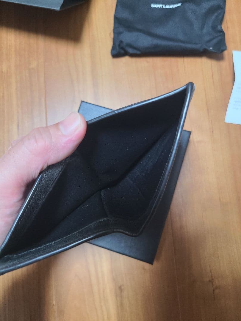 YSL ブラックレザー 二つ折り財布 クロコ型