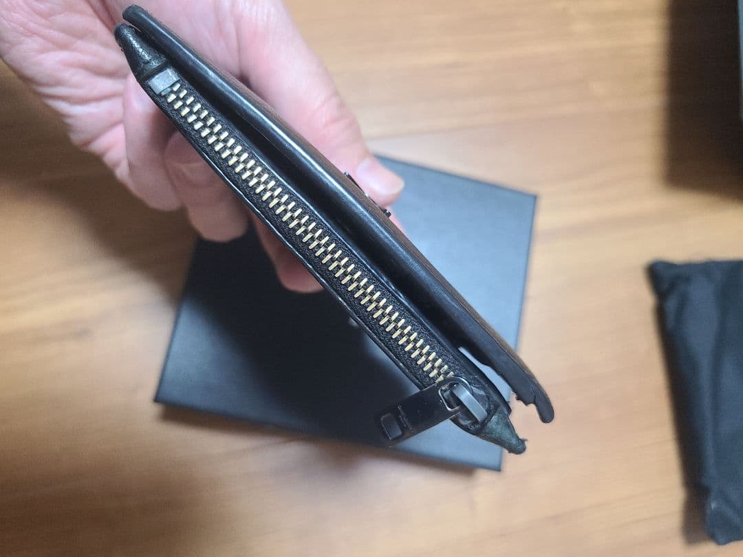 YSL ブラックレザー 二つ折り財布 クロコ型