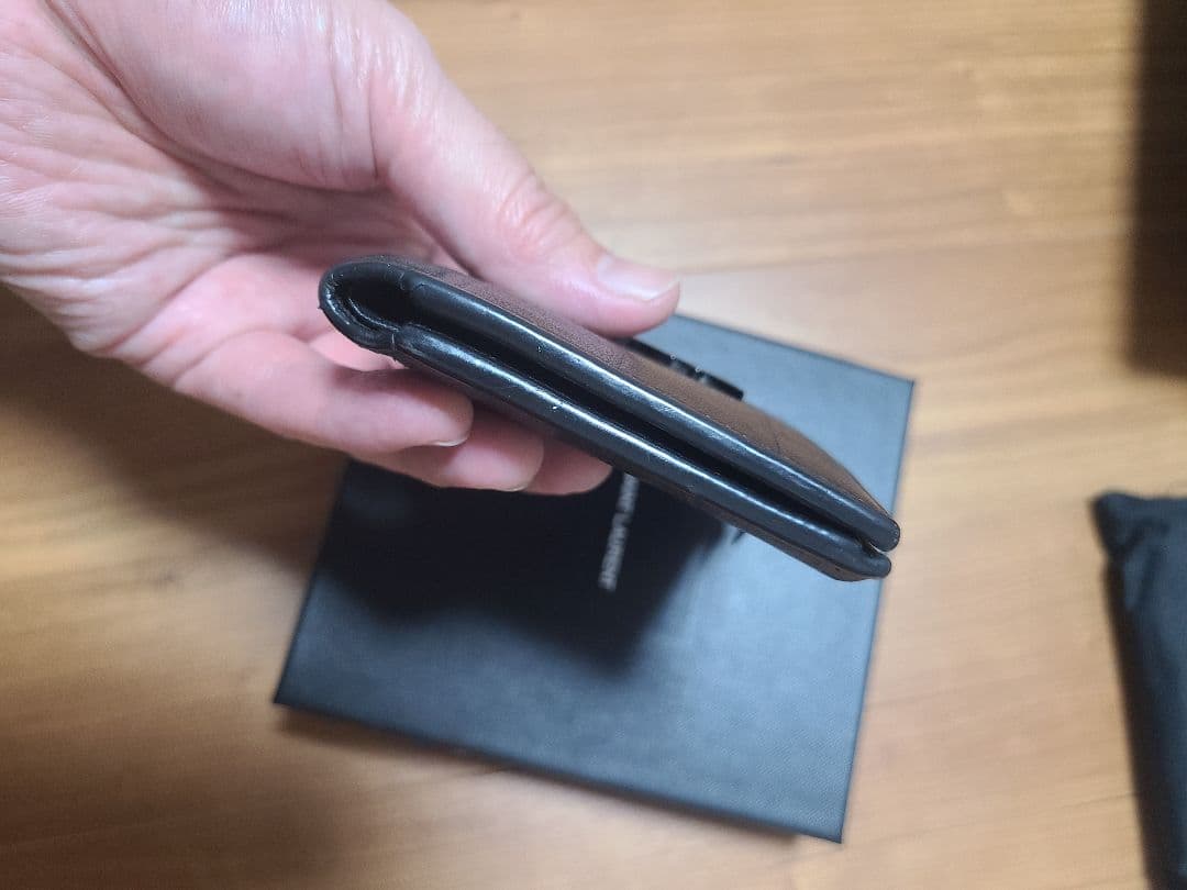 YSL ブラックレザー 二つ折り財布 クロコ型