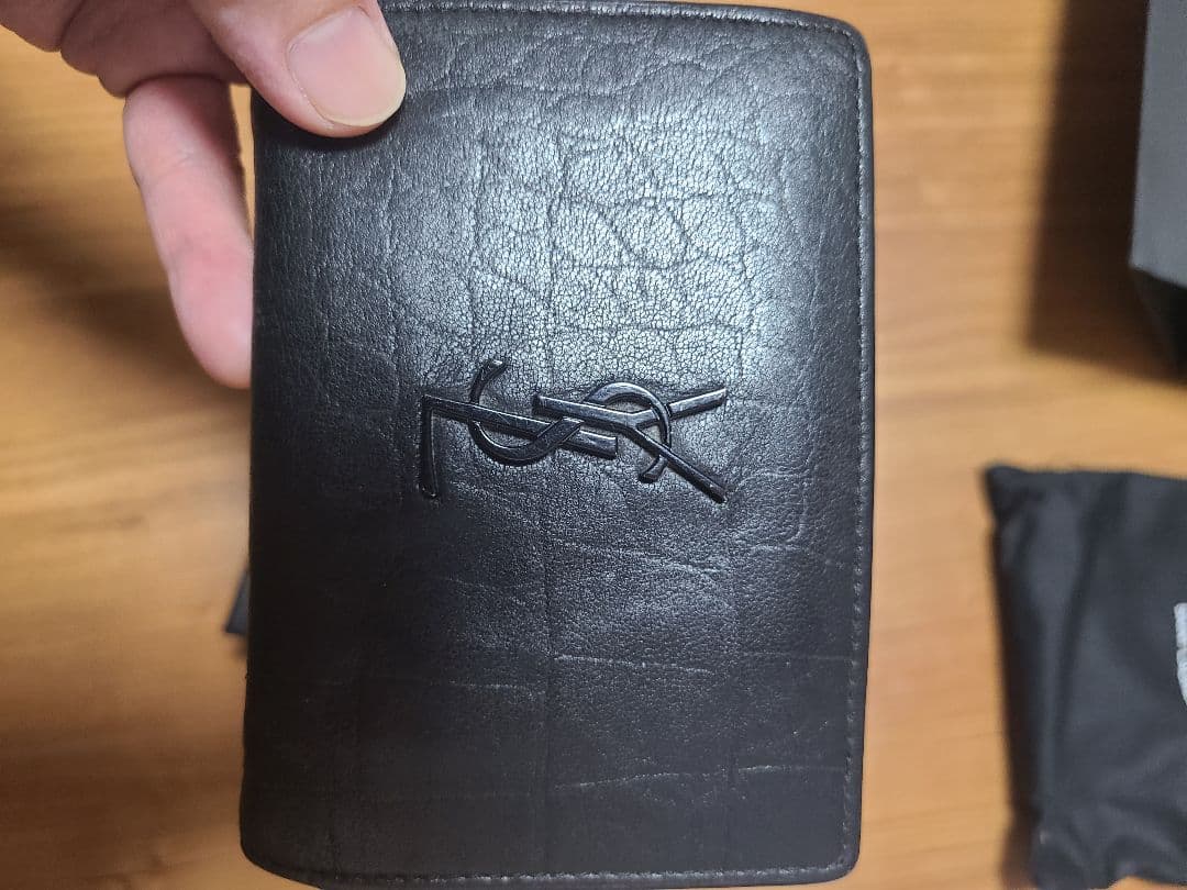 YSL ブラックレザー 二つ折り財布 クロコ型