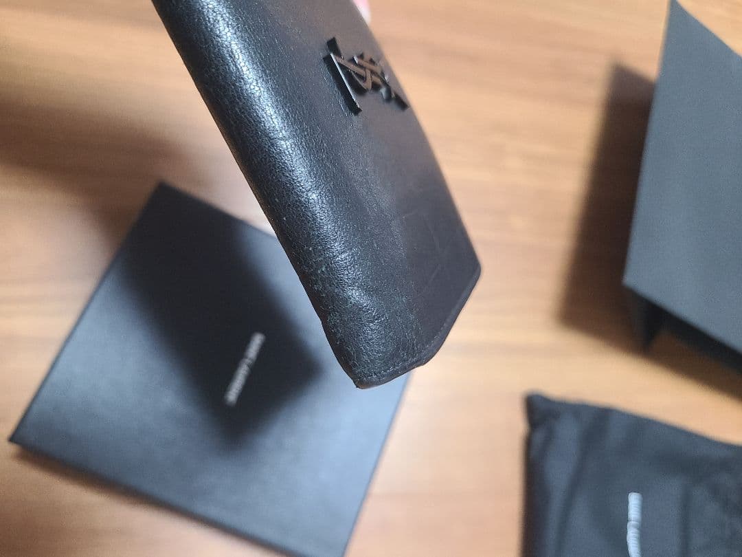 YSL ブラックレザー 二つ折り財布 クロコ型