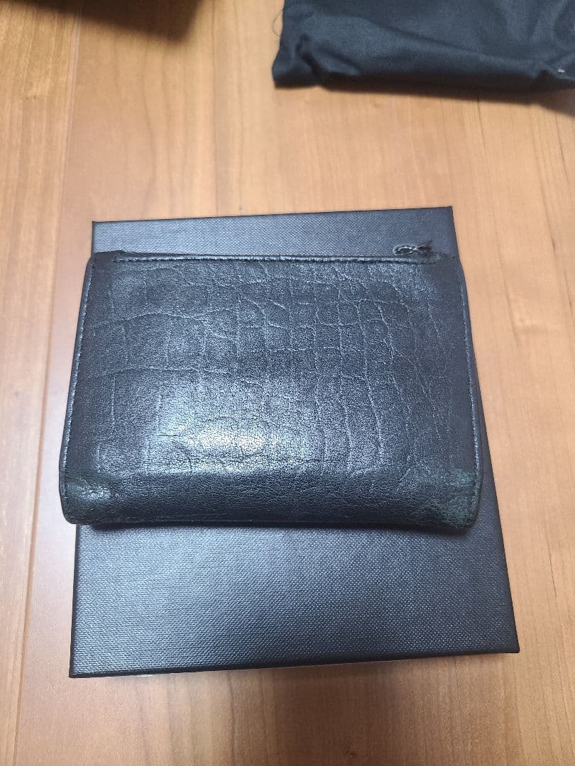 YSL ブラックレザー 二つ折り財布 クロコ型