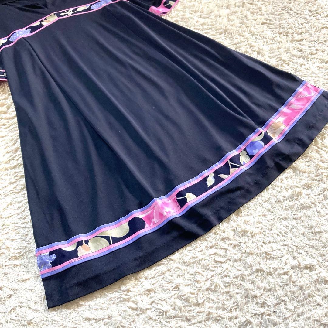 【大きいサイズ】レオナール 近年 カンカン チュニック 花柄 フラワートリム 黒