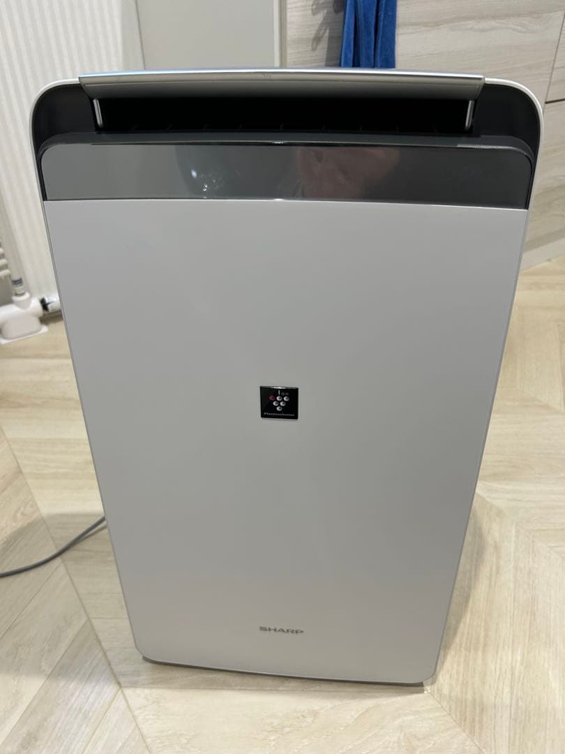 マ*ー様 シャープ　ホワイト 除湿機 タッチ式コントロール