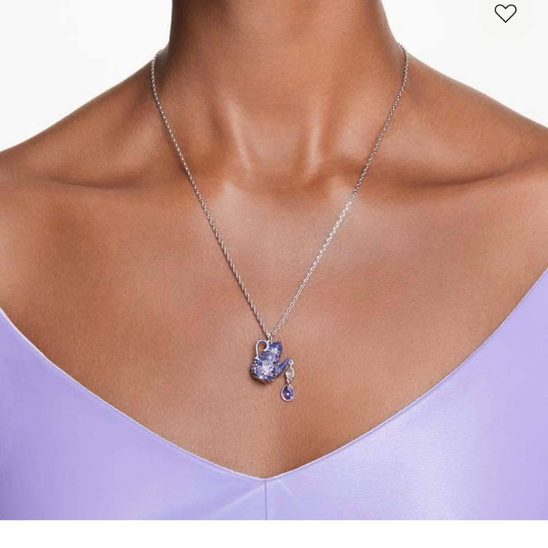 スワロフスキー　Alice in Wonderland ペンダント