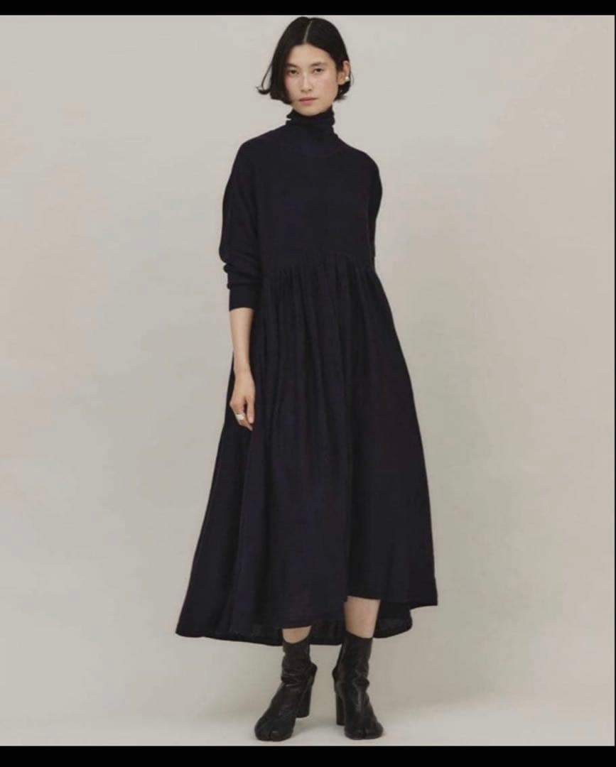 カレンソロジー　タートルネック黒ロングワンピース