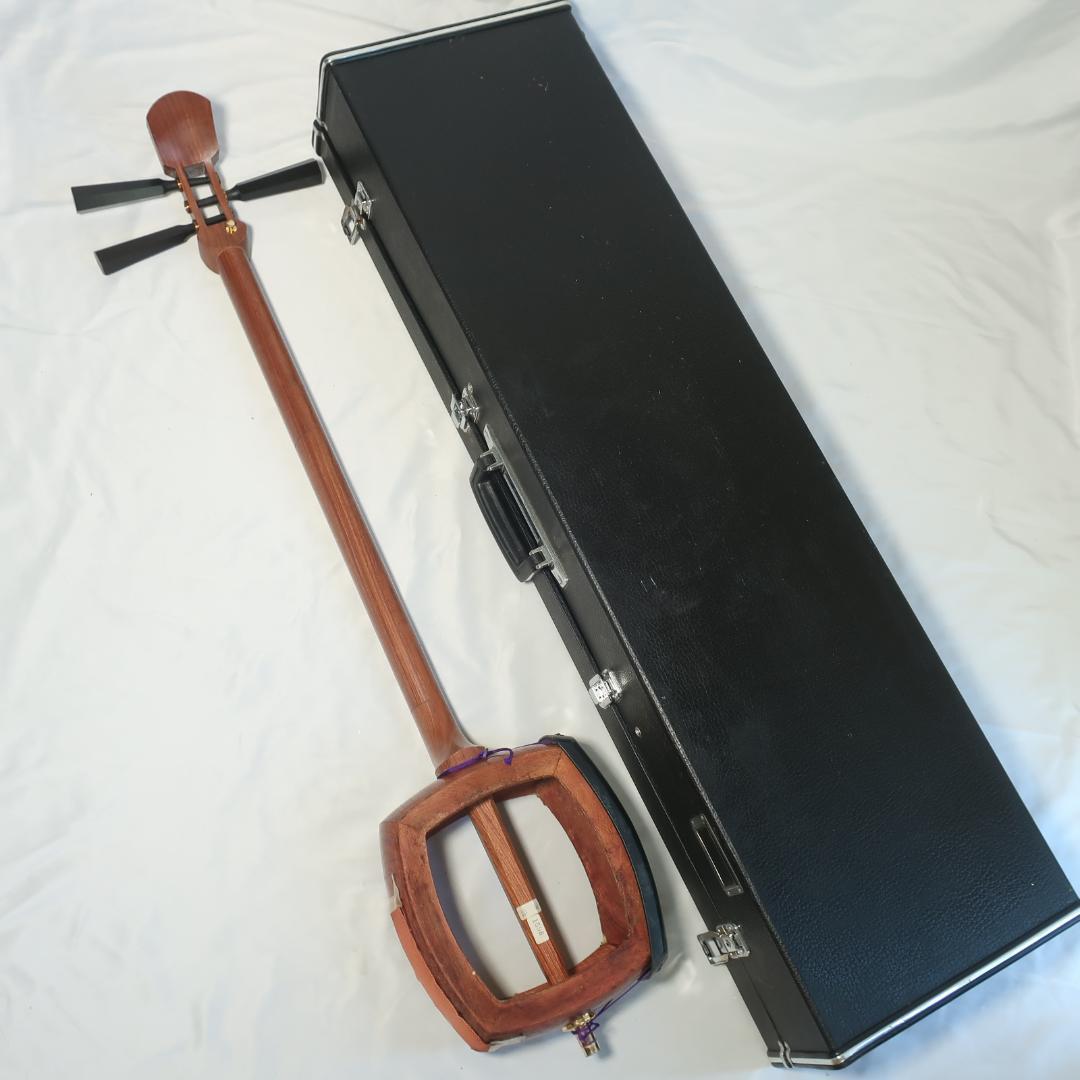 段ボ津軽三味線 東触り 極太黒檀ペグ ハードケース 撥 予備弦 駒 楽譜 付属