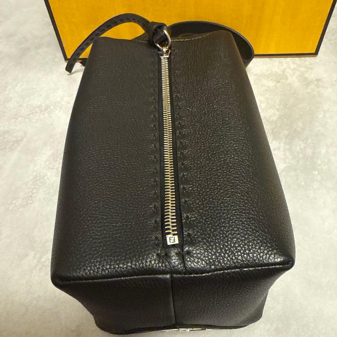 FENDI ロゴプレートクラッチバッグ 2024年新作 未使用品 外袋 セカンド