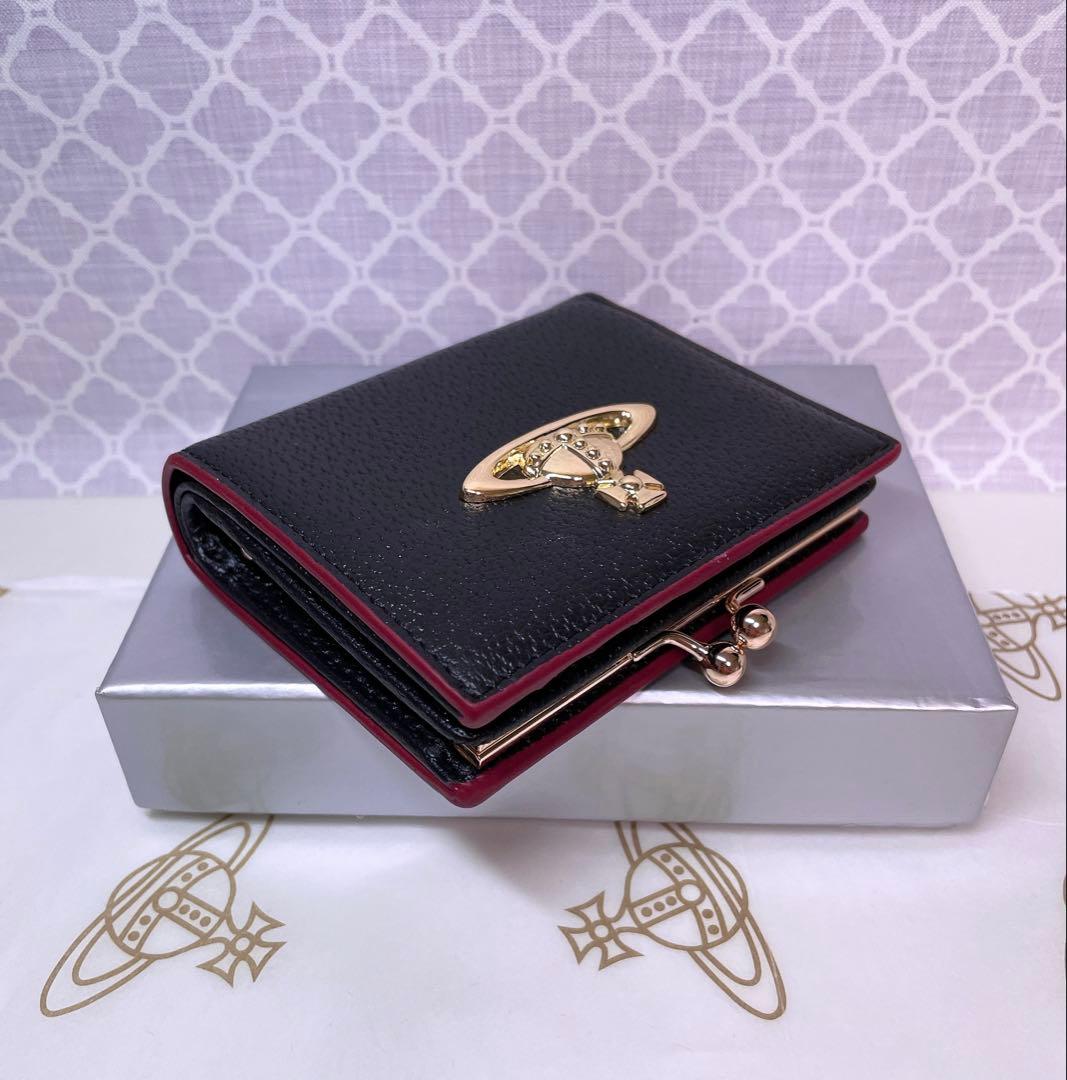 【最新☆ショッパー付】高級感 ヴィヴィアン・ウエストウッド 折財布 黒