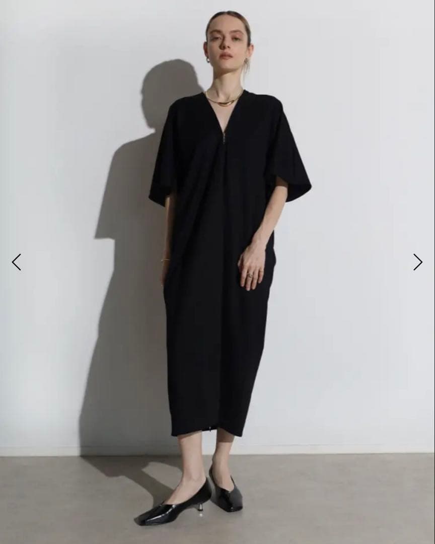 今期【新品タグ付】YAMADAYA ファスナーネックワンピース AgaBLACK