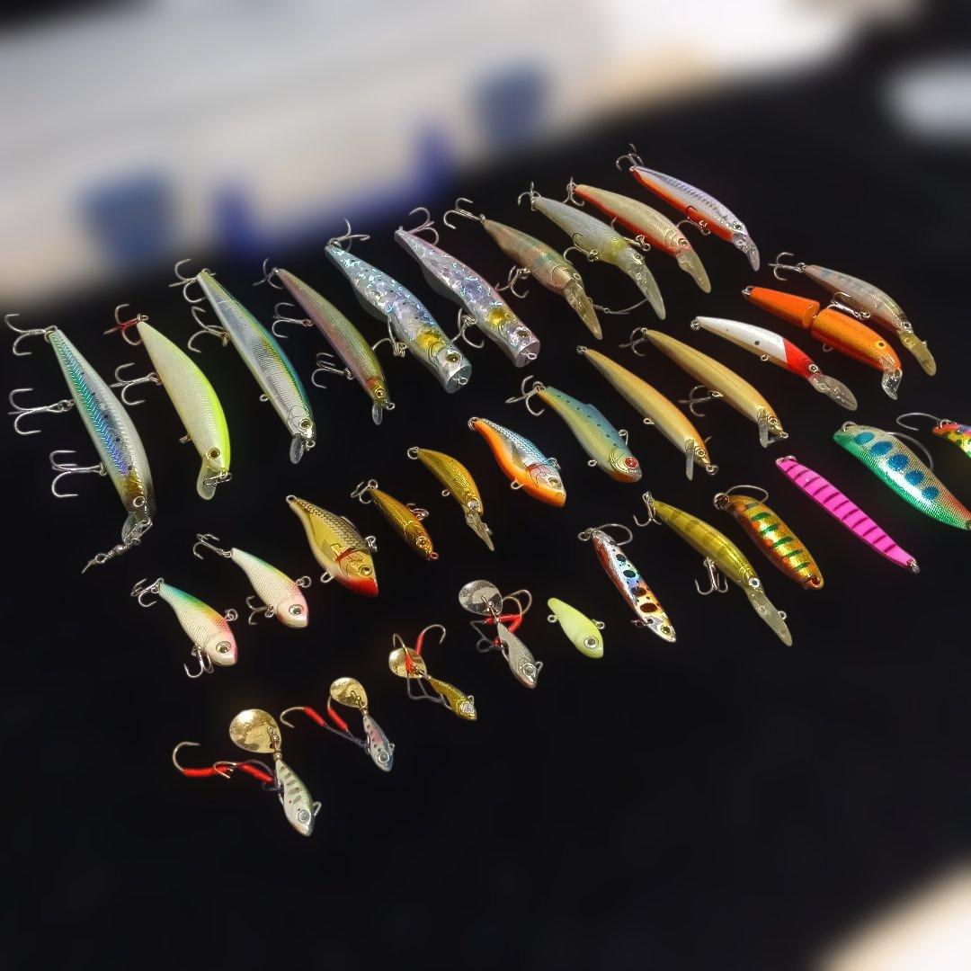 111ミノー・プラグルアーセット 収納ケース付き.３３点