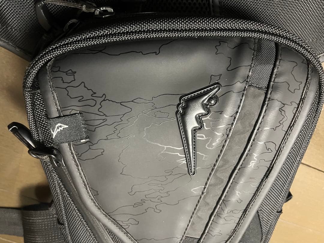 クシタニ　kushitani レッグバッグ　ブラックアウト