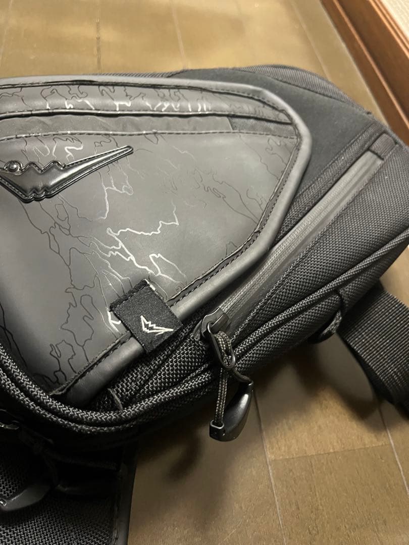 クシタニ　kushitani レッグバッグ　ブラックアウト