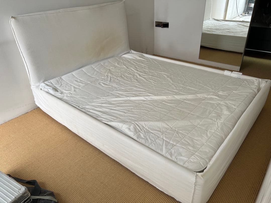 Gervasoni Ghost 80 ホワイト クイーンベッドフレーム