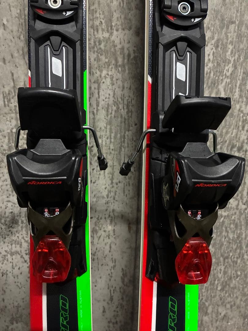 Nordica spitfire pro スキー 板