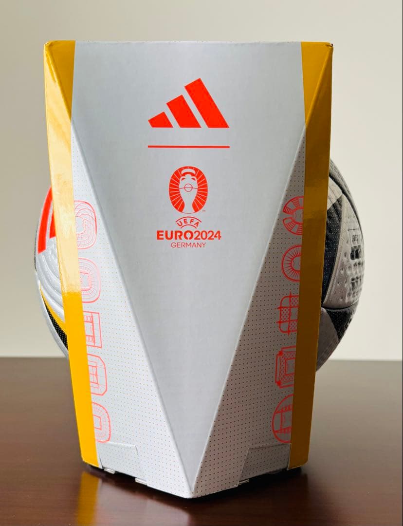 アディダス　サッカーボール　5号球　EURO 2024 　公式球