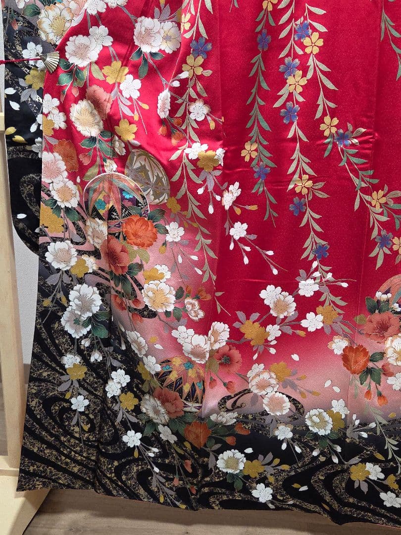 E◆着物くつろぎ 美品 蝶々に花模様 金彩 手毬 袷 正絹 振袖 成人式 着物