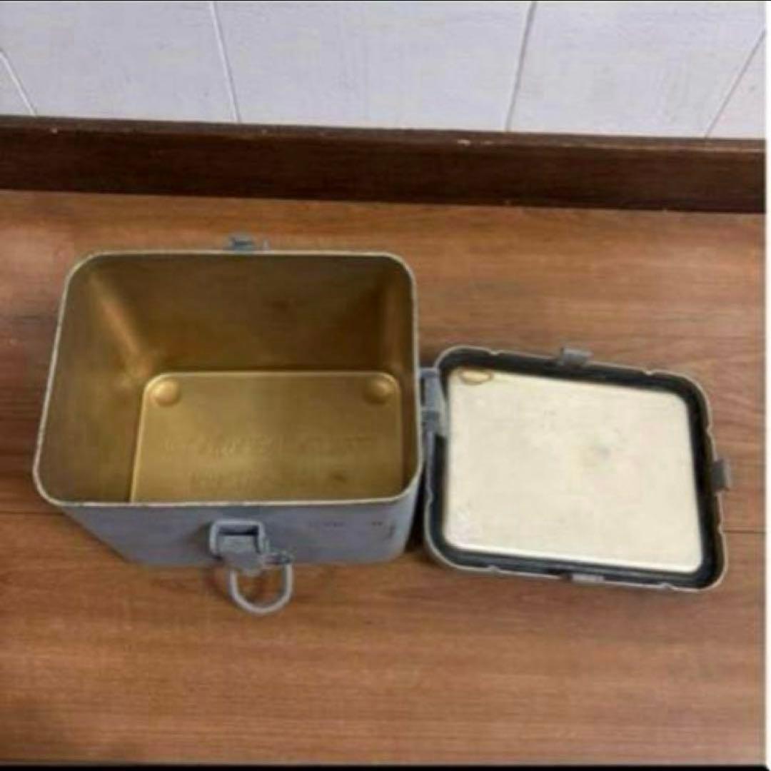 米軍　実物　SIGNAL SMOKE CASE ②送料無料