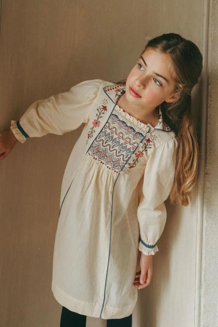 25AW新作未使用タグ付き★ Lali Kids エンブロイダリーワンピ 8Y