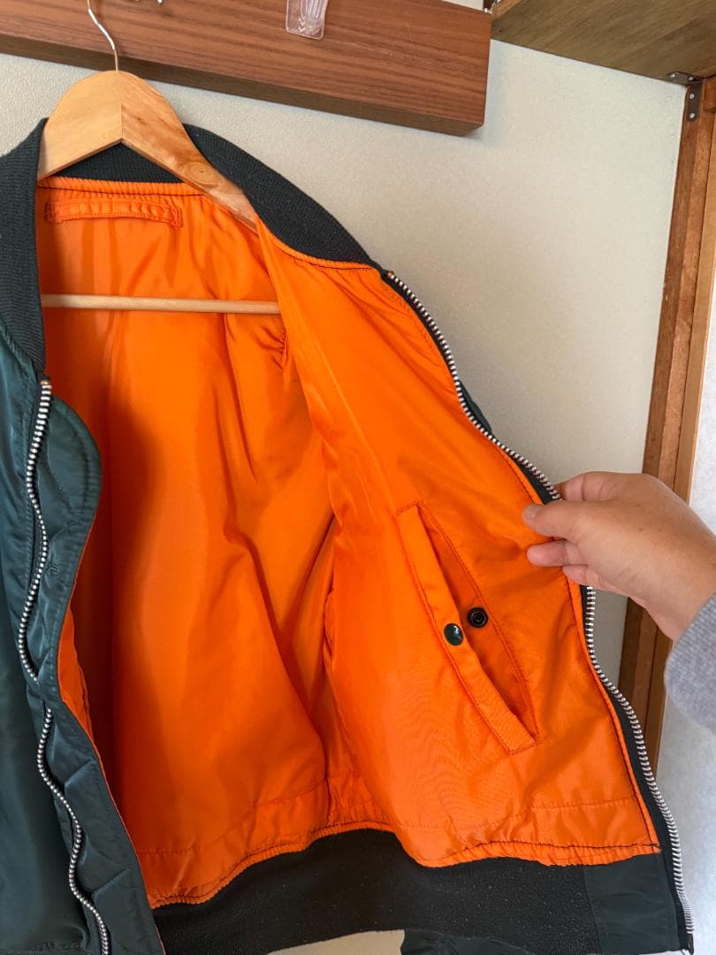 【古着】ALPHA MA-1 サイズ表記M　緑xオレンジ