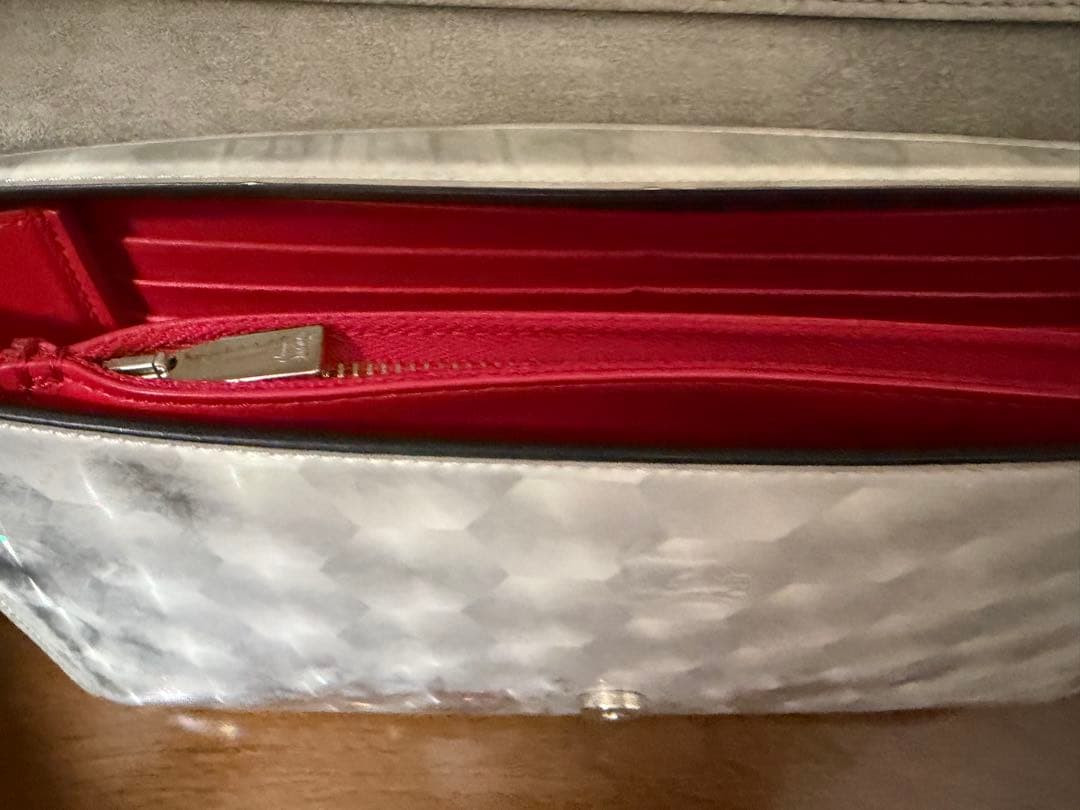 Christian Louboutin スタッズ付きシルバークラッチバッグ