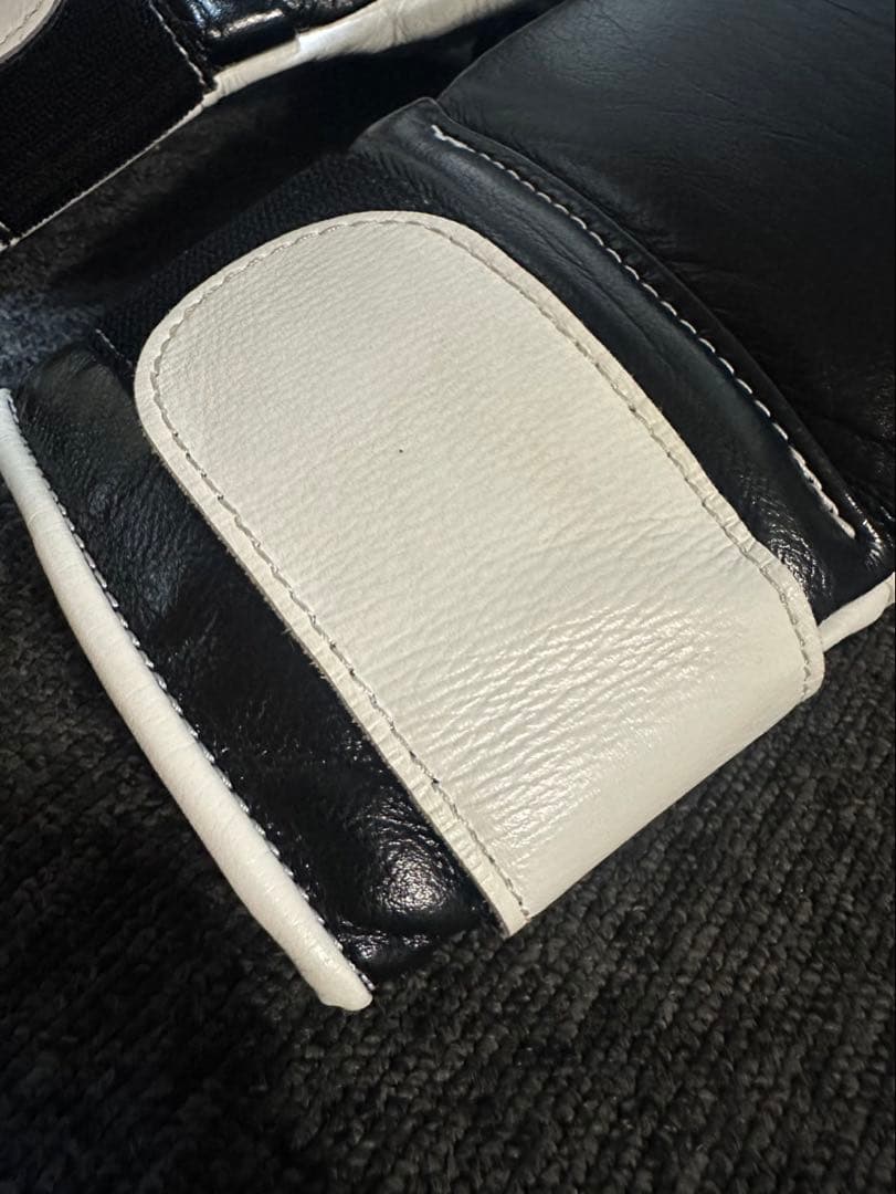 Winning ボクシンググローブ 黒/白 14oz